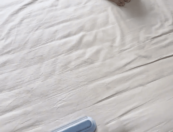 Peria DuoClean Max – Curăță în câteva secunde canapelele, covoarele, patul, hainele